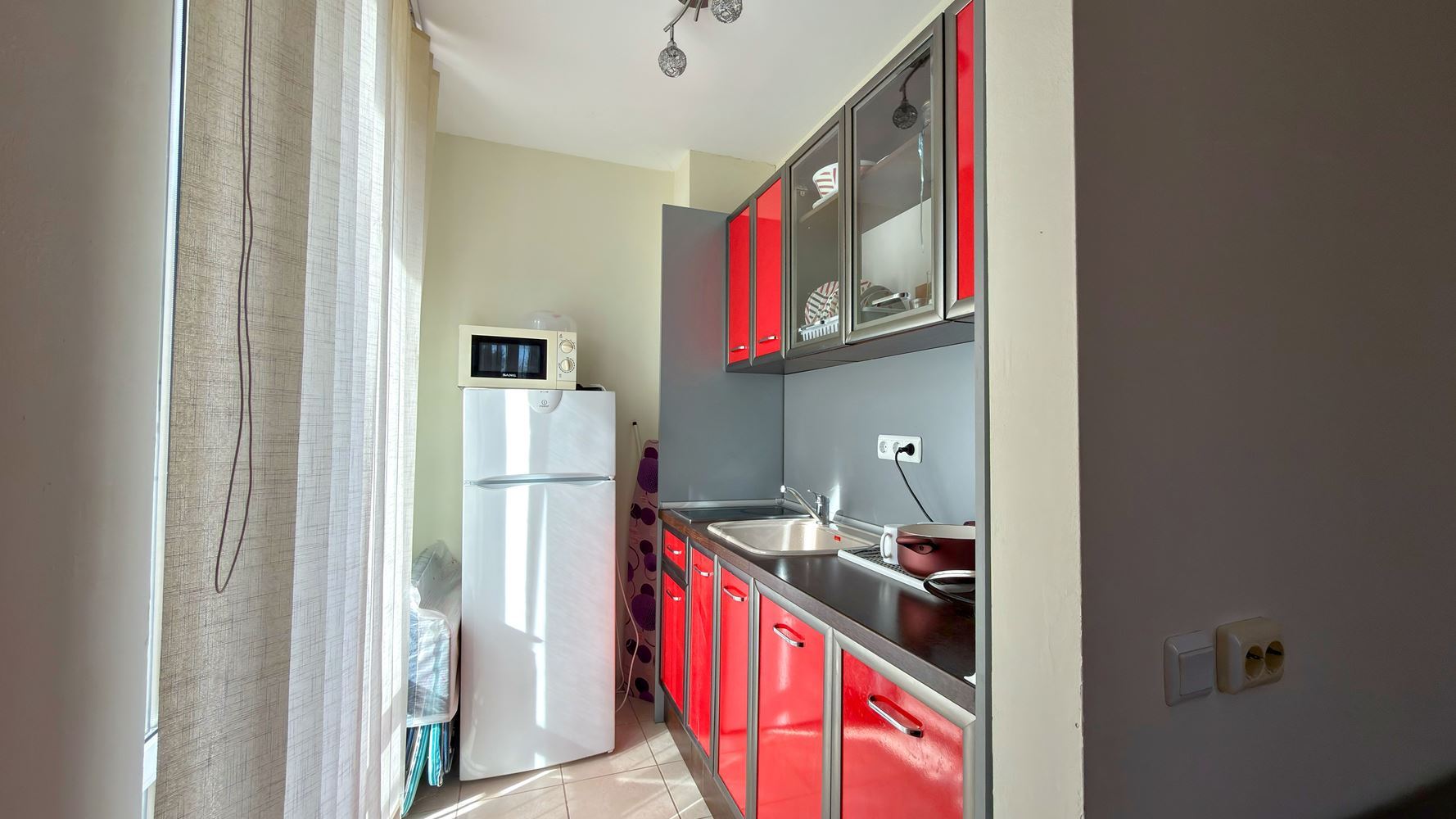 Przestronne studio z tarasem w nowoczesnym kompleksie w Słonecznym Brzegu – komfort i rozrywka w odległości krótkiego spaceru od morza