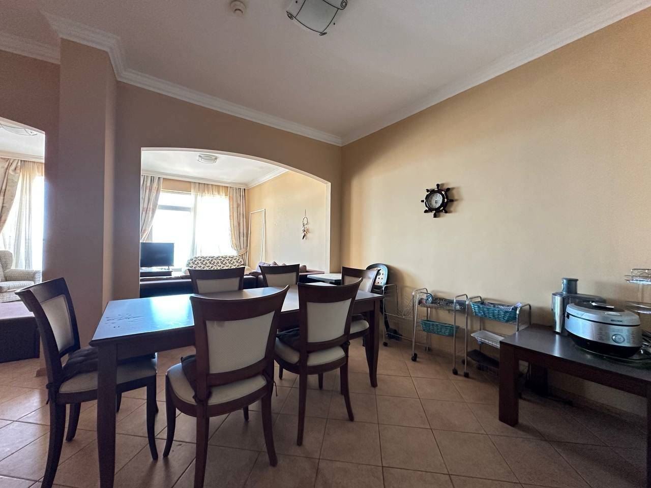 Przestronny apartament z widokiem na morze w pierwszej linii brzegowej w Pomorie – nieruchomość wakacyjna z atmosferą luksusowego kurortu