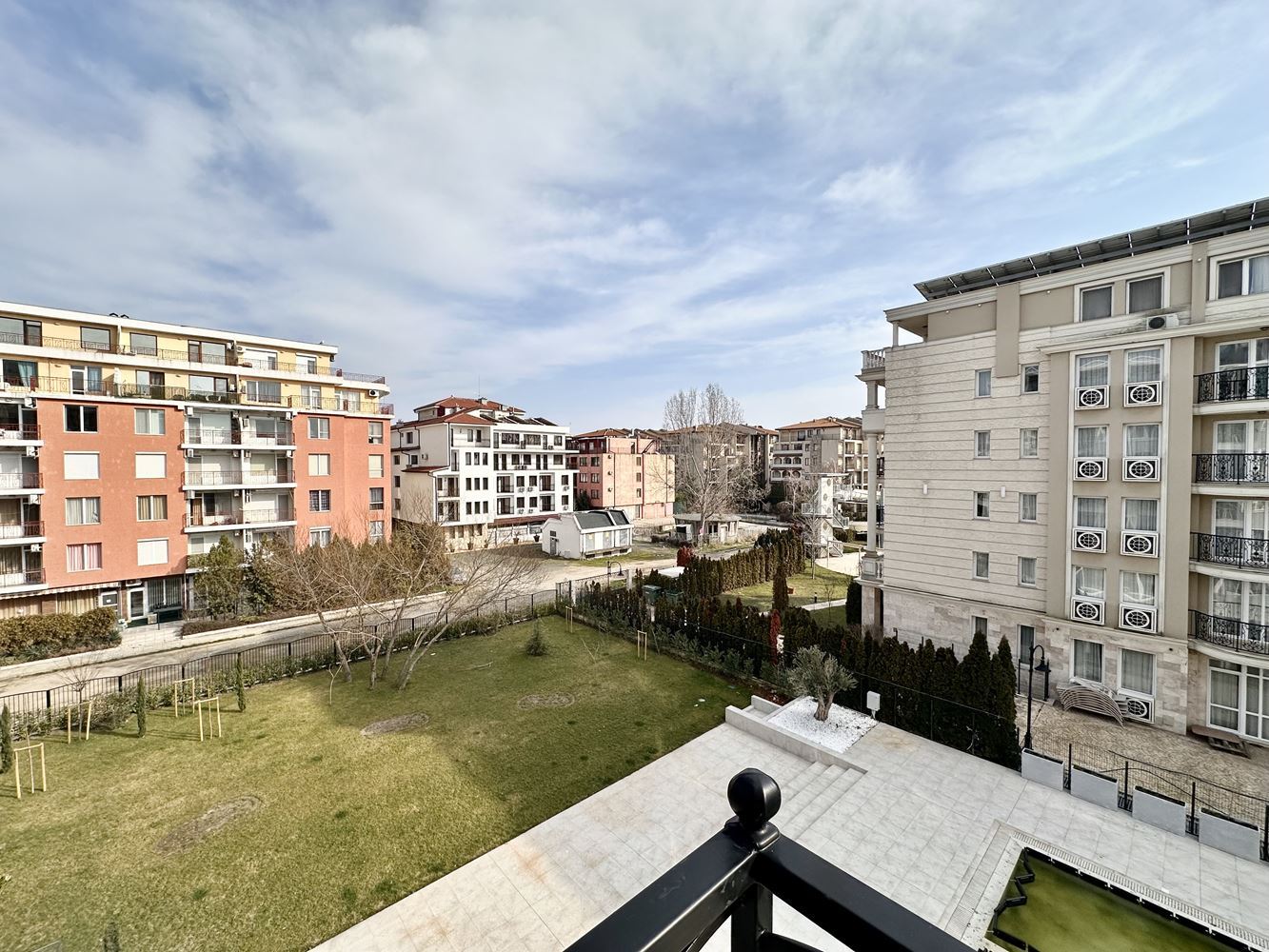 Przytulne mieszkanie z jedną sypialnią z widokiem na basen i tereny zielone w Słonecznym Brzegu – gotowe do użytku