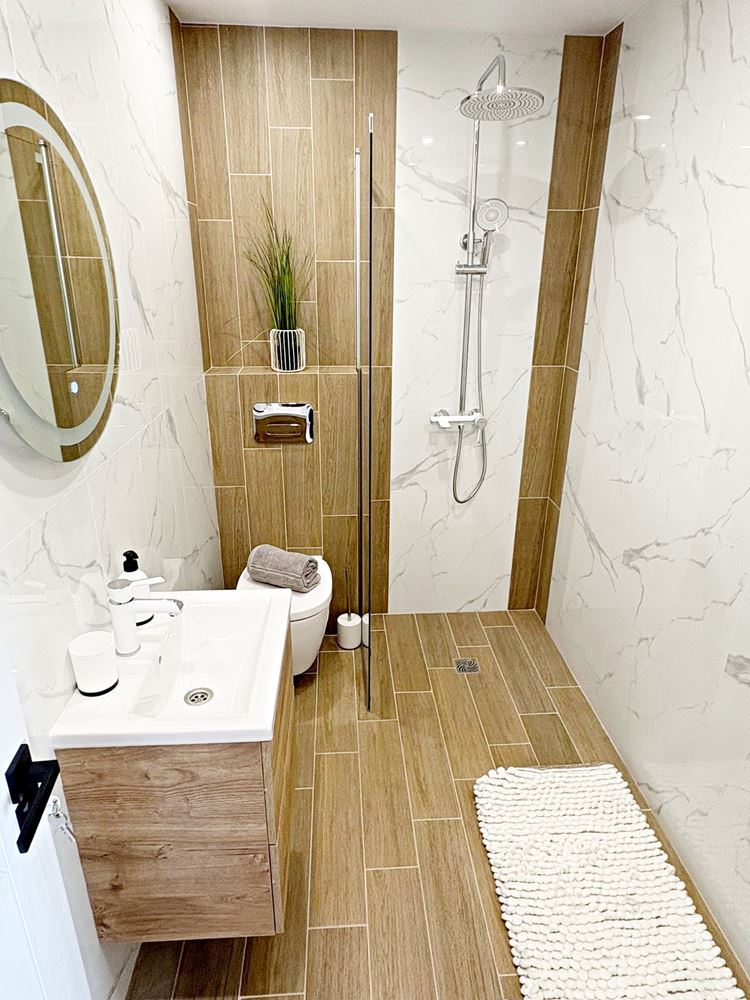 Dwa niezależne przestrzenie mieszkalne z widokiem na morze w centrum Świętego Własu – designerskie wnętrze i własne miejsce parkingowe