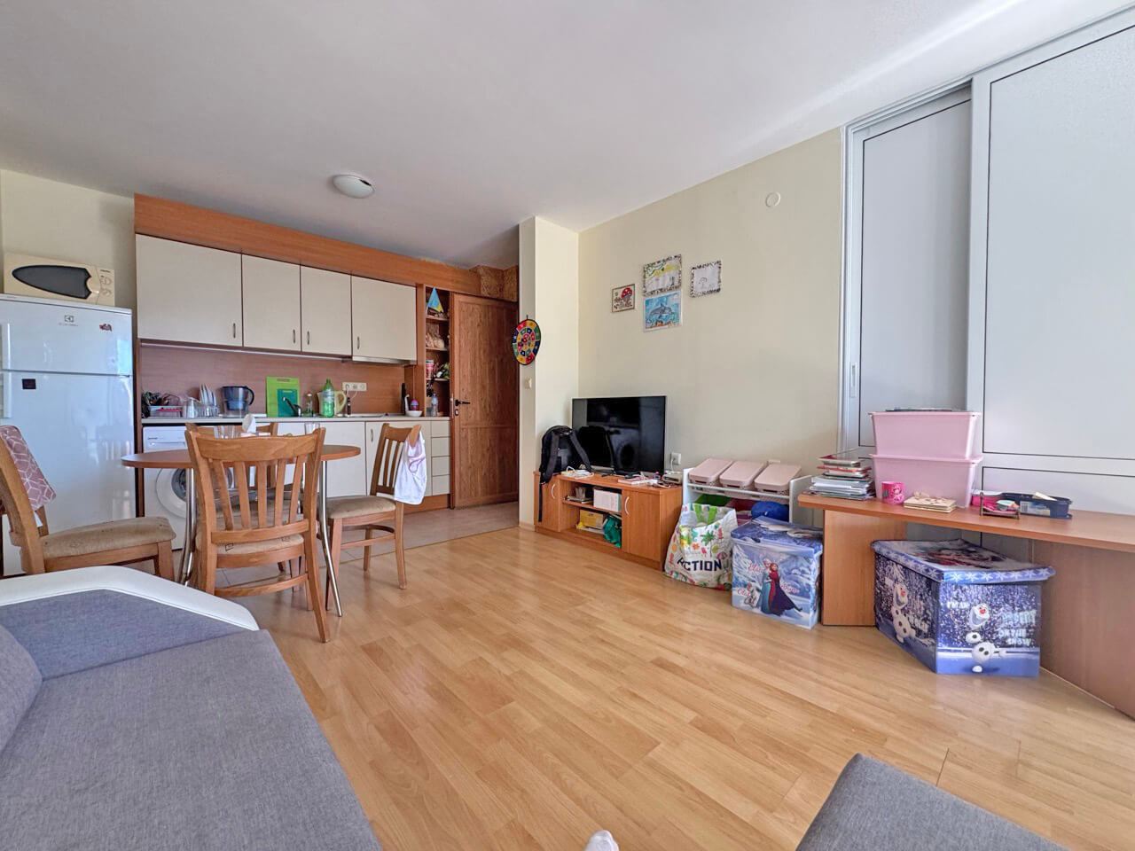 Apartament z dwiema sypialniami w Słonecznym Brzegu – doskonała lokalizacja blisko morza, komfort i pełna gotowość do zamieszkania