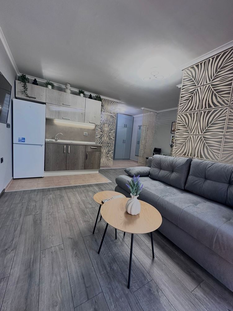 Dwupokojowe mieszkanie z częściowym widokiem na morze w Sveti Vlas – umeblowane, po remoncie, w luksusowym kompleksie zamkniętym