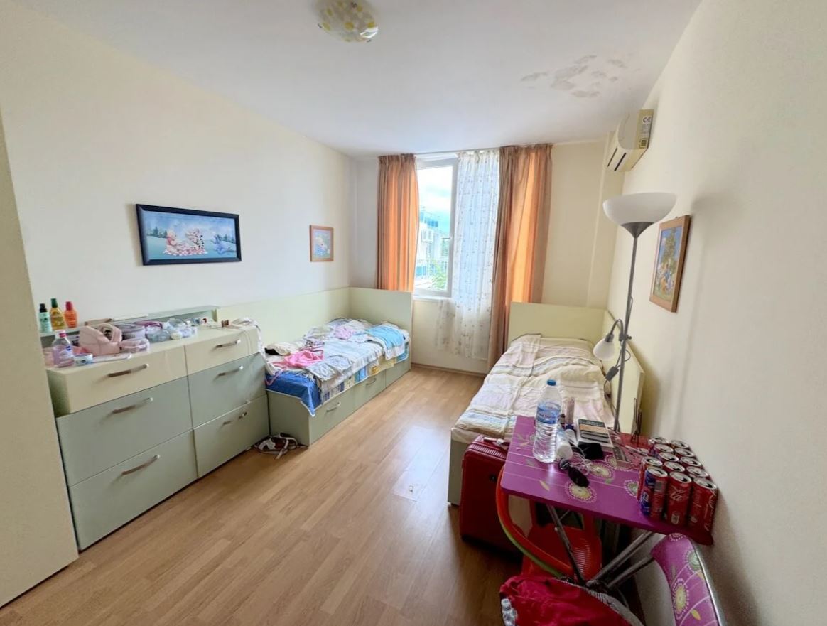 Apartament z dwiema sypialniami na pierwszej linii brzegowej w Rawdzie – panoramiczny widok na morze i prestiżowa lokalizacja