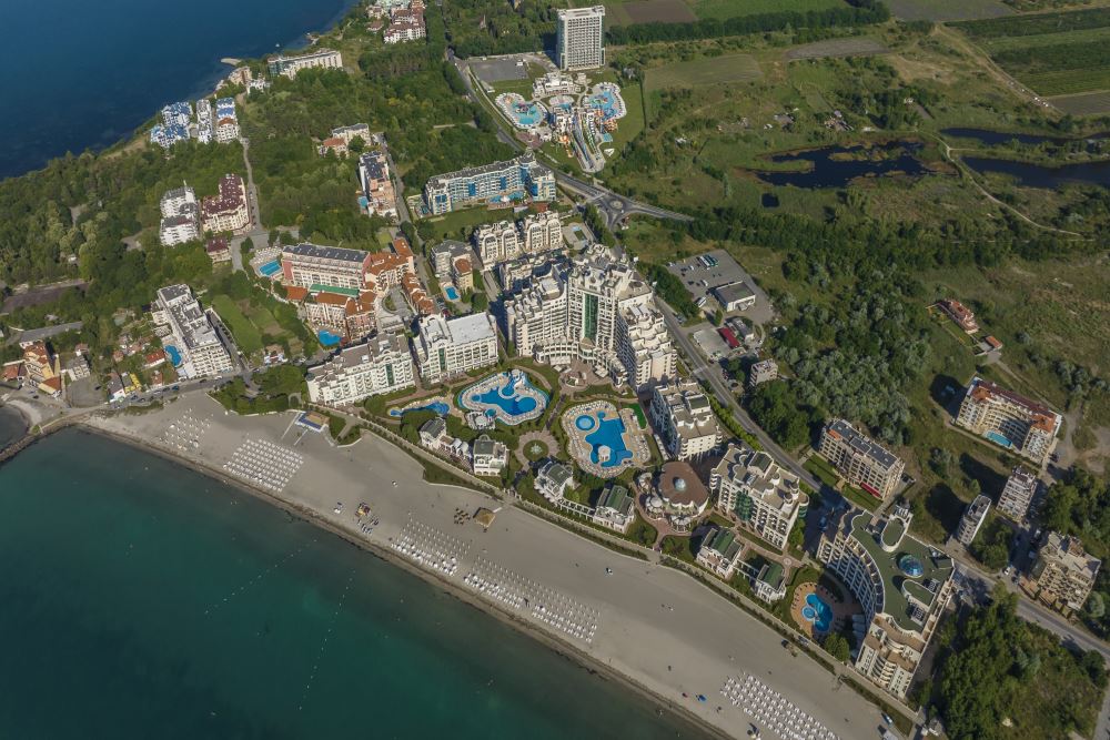 Luksusowe mieszkanie z jedną sypialnią w pierwszej linii brzegowej w Pomorie – komfort i morska atmosfera