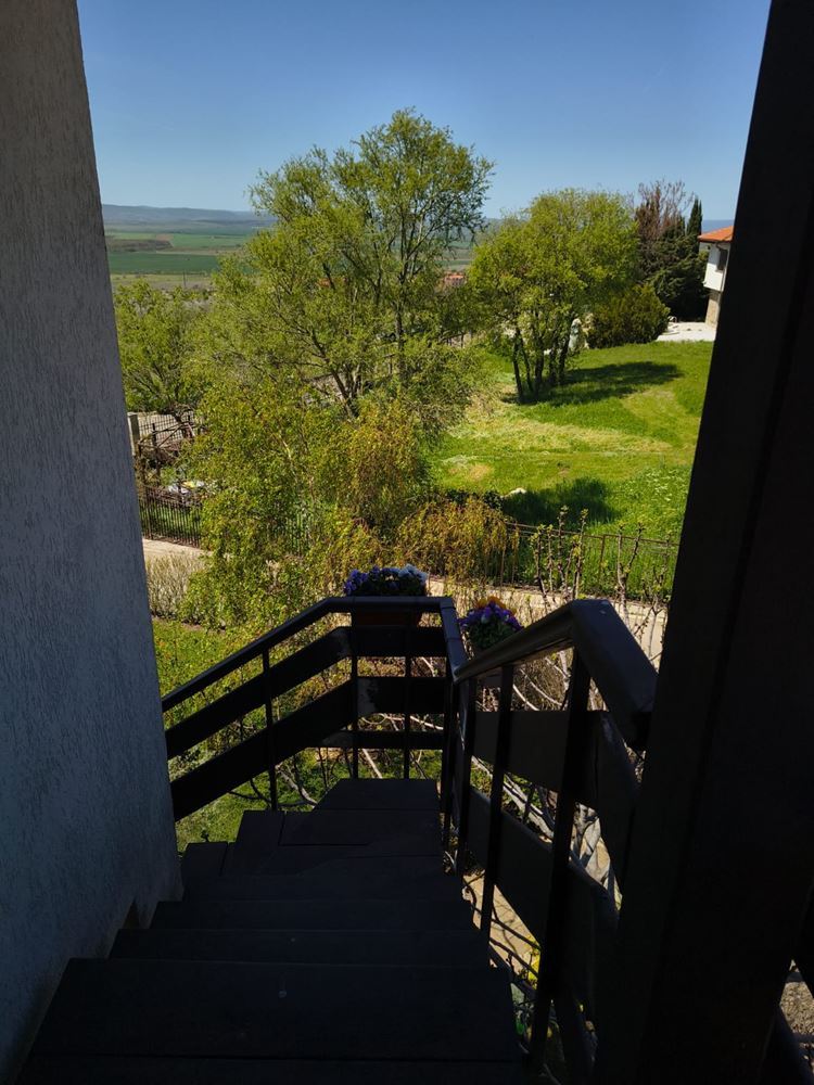 Odnowione mieszkanie dwupokojowe z panoramicznym widokiem w nowoczesnym kompleksie blisko Słonecznego Brzegu