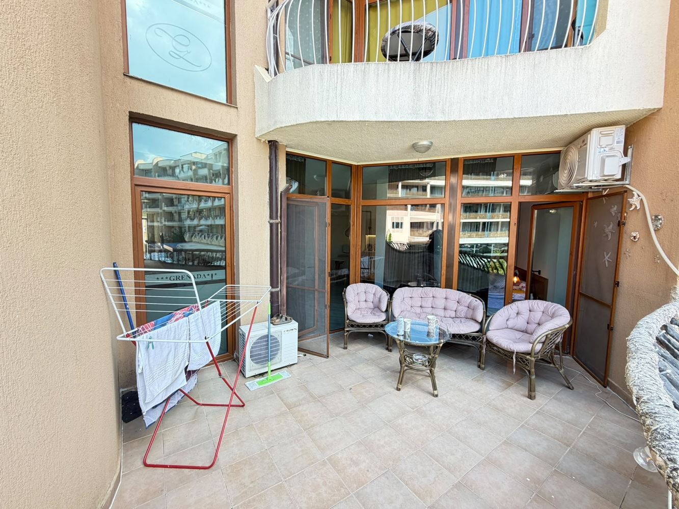 Przestronny apartament z jedną sypialnią i dużym tarasem w południowej części Słonecznego Brzegu – doskonała inwestycja nad morzem