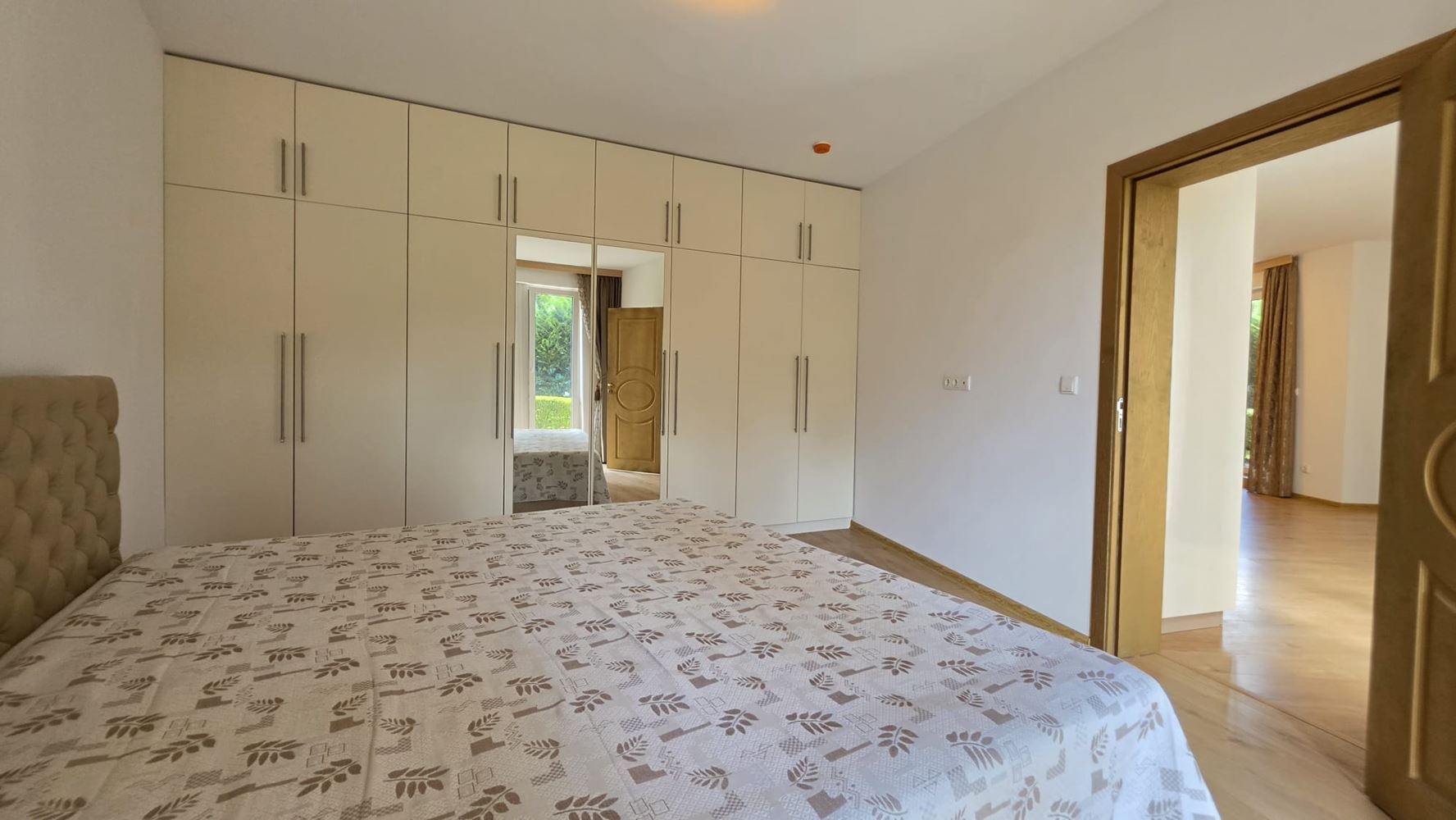 Stylowy apartament z jedną sypialnią, funkcjonalnym rozkładem, komfortem i spokojną atmosferą kurortu