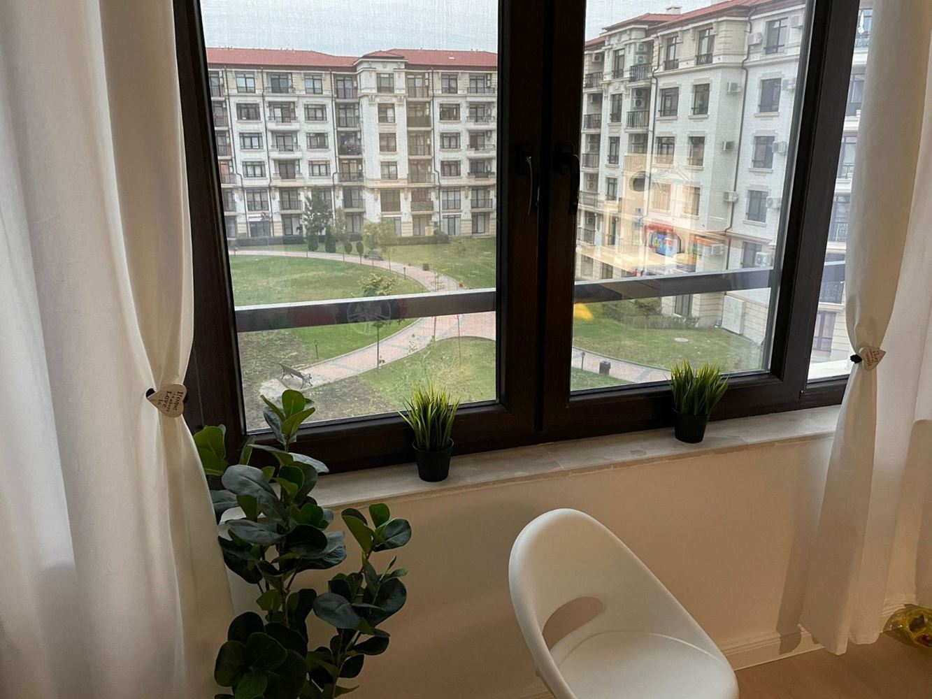 Przestronne pięciopokojowe mieszkanie z panoramą morza w Pomorie – komfort, styl i funkcjonalność dla dużej rodziny