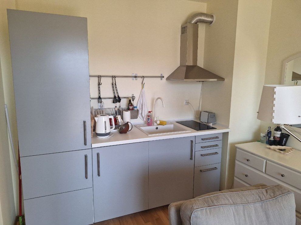 Umeblowany apartament z jedną sypialnią na pierwszej linii brzegowej z widokiem na morze w mieście Byala