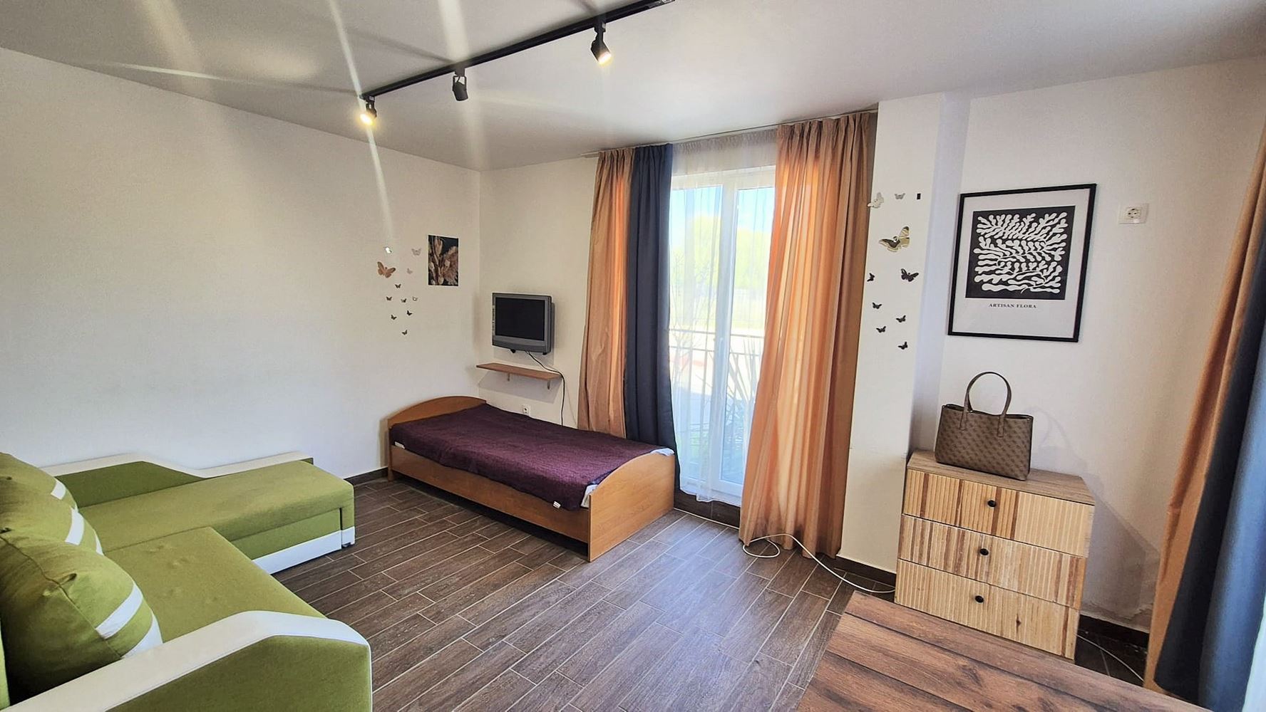 Przestronne studio z niską opłatą eksploatacyjną w Słonecznym Brzegu – doskonała lokalizacja i gotowe do użytku