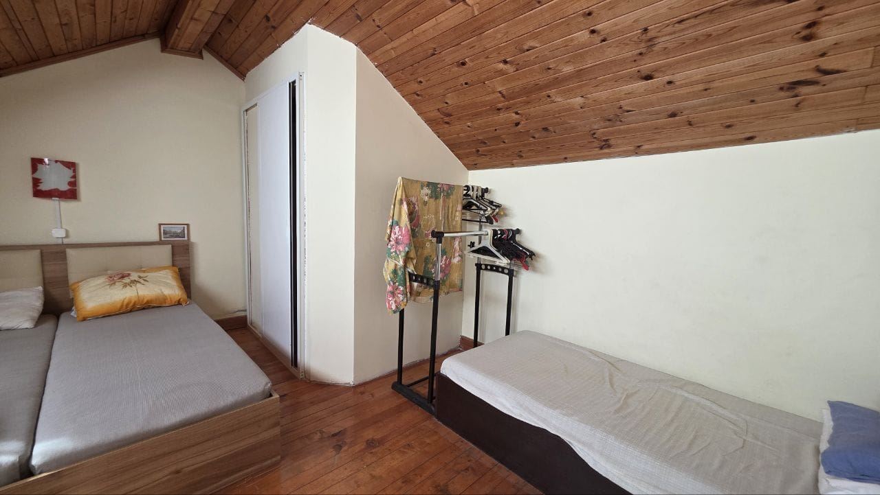 Dwupoziomowy apartament z widokiem na morze w Pomorie – bez opłaty za utrzymanie