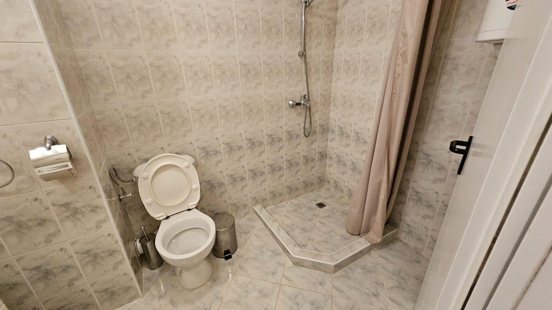 Stylowe studio z doskonałymi udogodnieniami w pierwszej linii brzegowej w Aheloy – gotowe na własny dom nad morzem