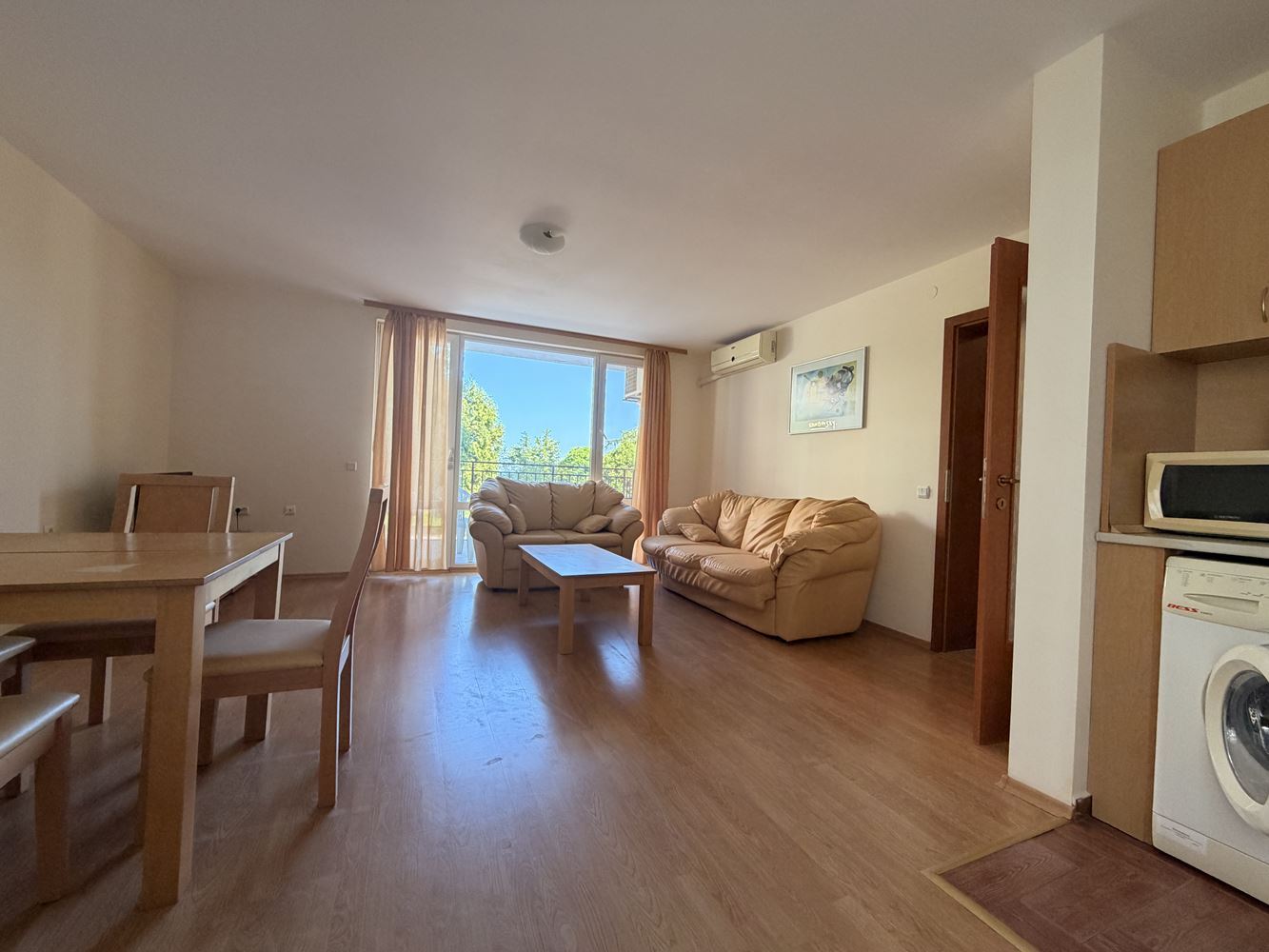 Apartament w absolutnie pierwszej linii w Świętym Własie! Przestronny apartament z jedną sypialnią z pięknym widokiem na morze