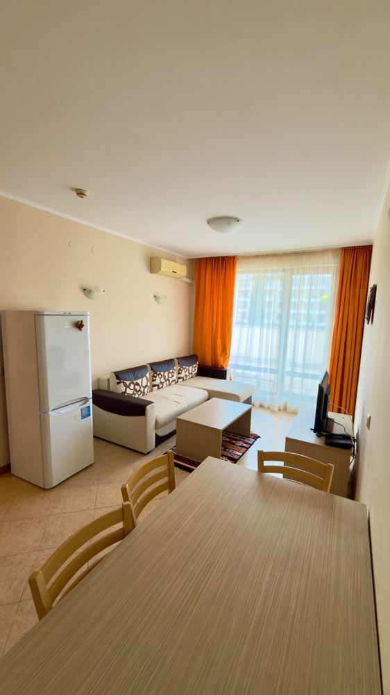 Przestronny apartament z jedną sypialnią, dużym tarasem i widokiem na basen w Słonecznym Brzegu