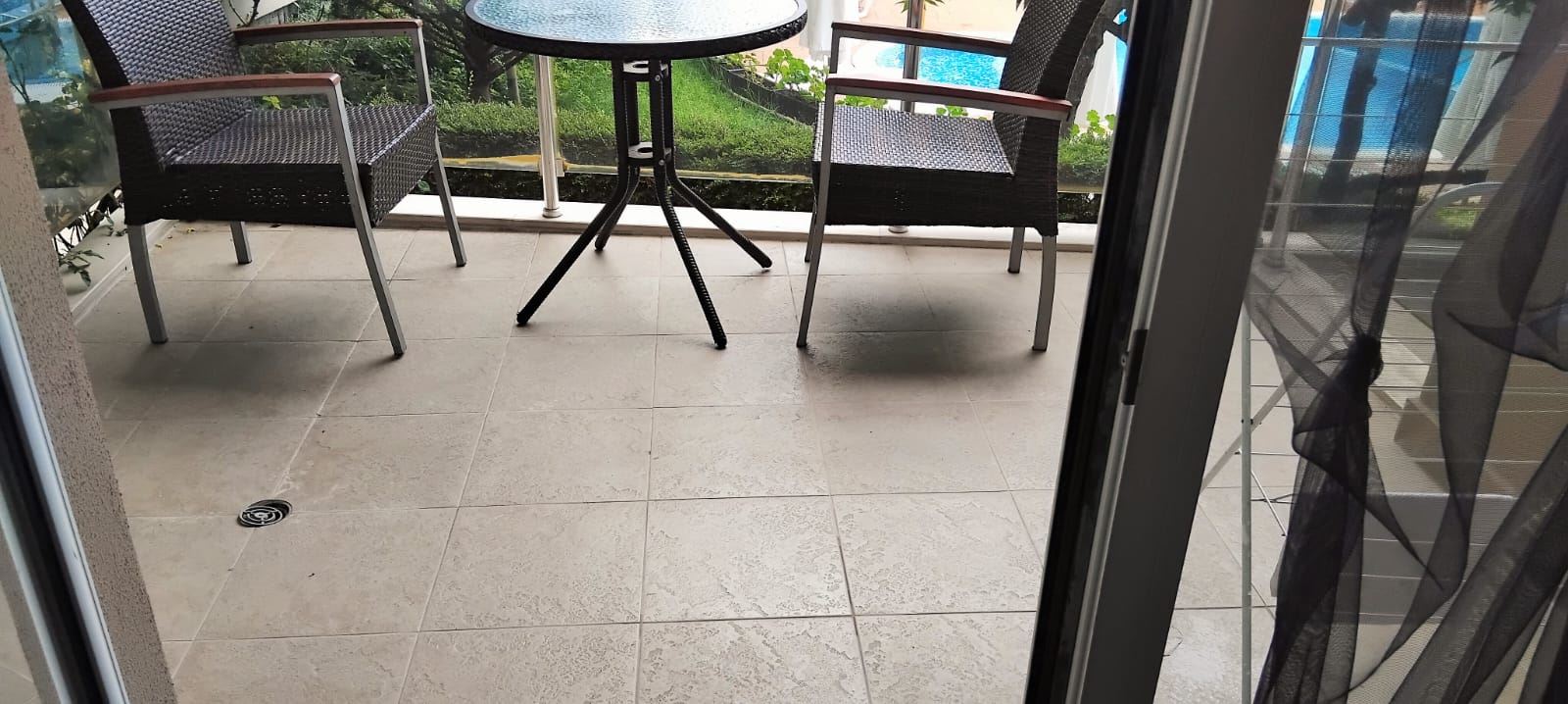 Przestronne studio z widokiem na basen w spokojnym kompleksie w Sveti Vlas – komfort i wygoda nad morzem
