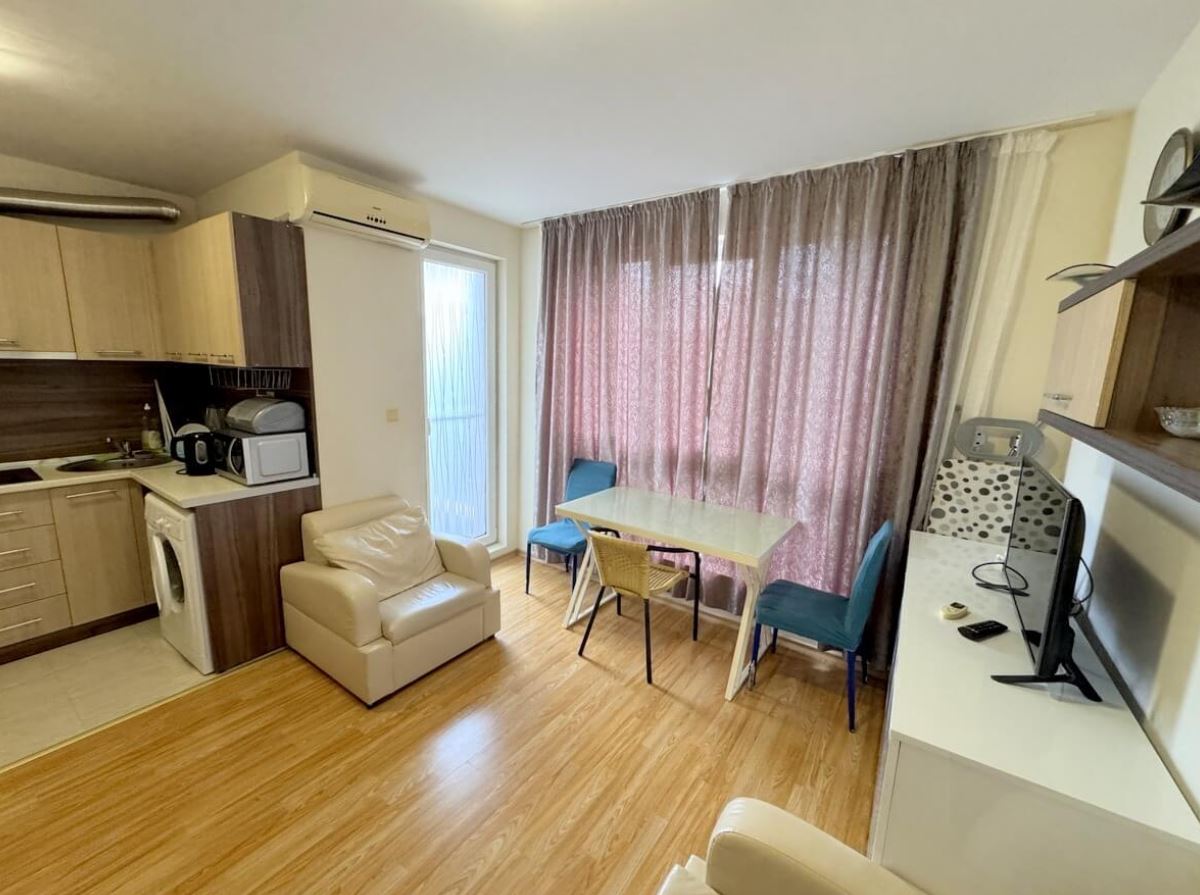 Morski komfort i przytulność w stylowym apartamencie z jedną sypialnią w Rawdzie