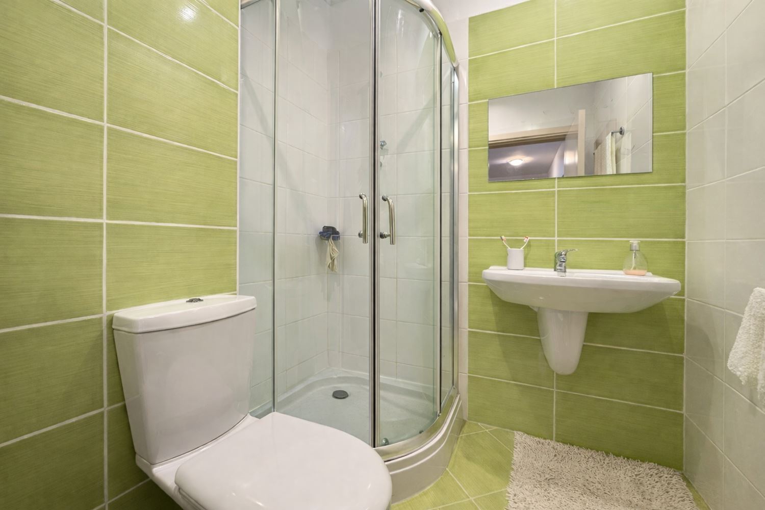Apartament trzypokojowy z widokiem na morze i prywatną plażą w prestiżowym kompleksie w Czernomorcu