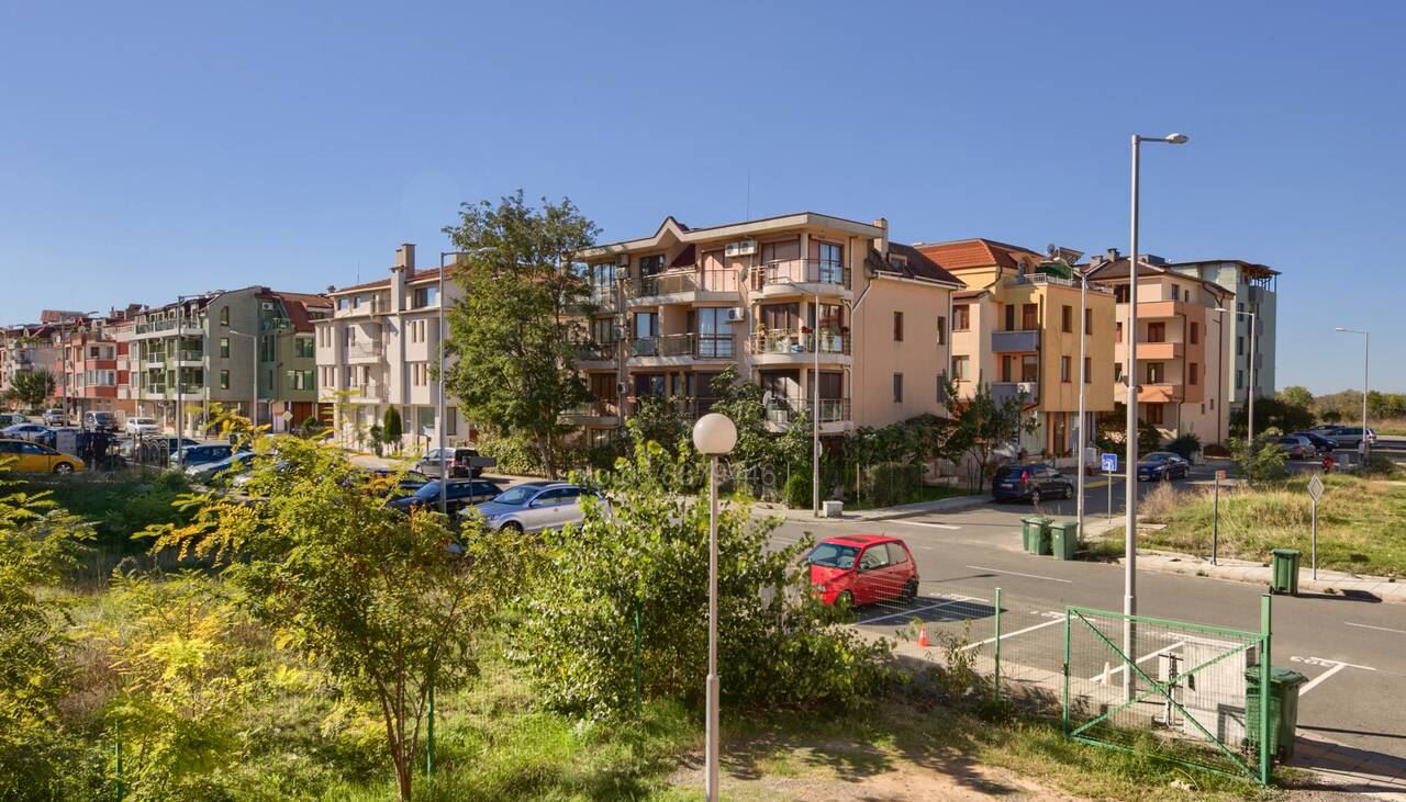 Przestronny apartament z jedną sypialnią w doskonałej lokalizacji w dzielnicy Czerno More, Nesebyr