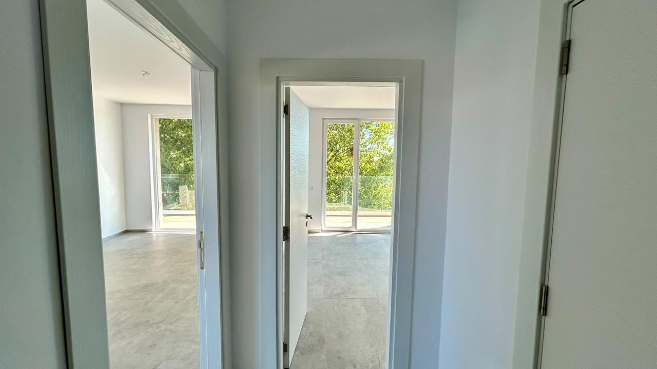 Pierwsza linia brzegowa w Słonecznym Brzegu – przestronny apartament z jedną sypialnią z widokiem na morze, góry i miasto