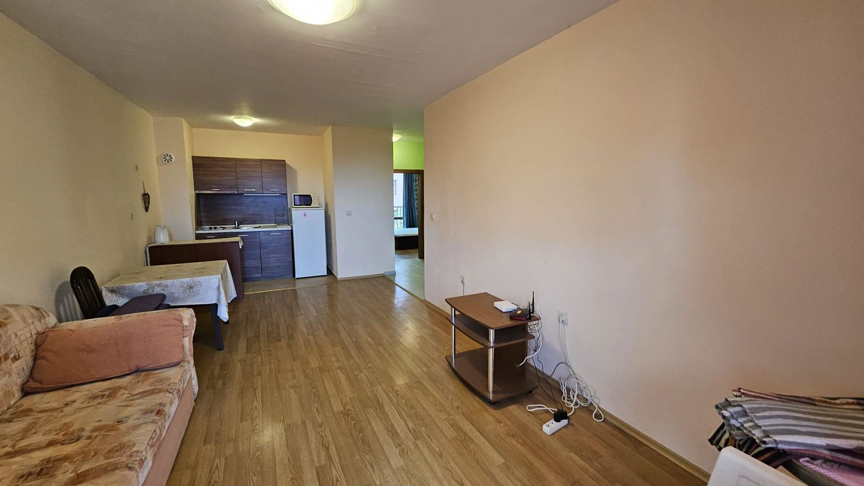 Przestronny apartament z dwiema sypialniami w Primorsku – komfort, spokój i niska opłata za utrzymanie