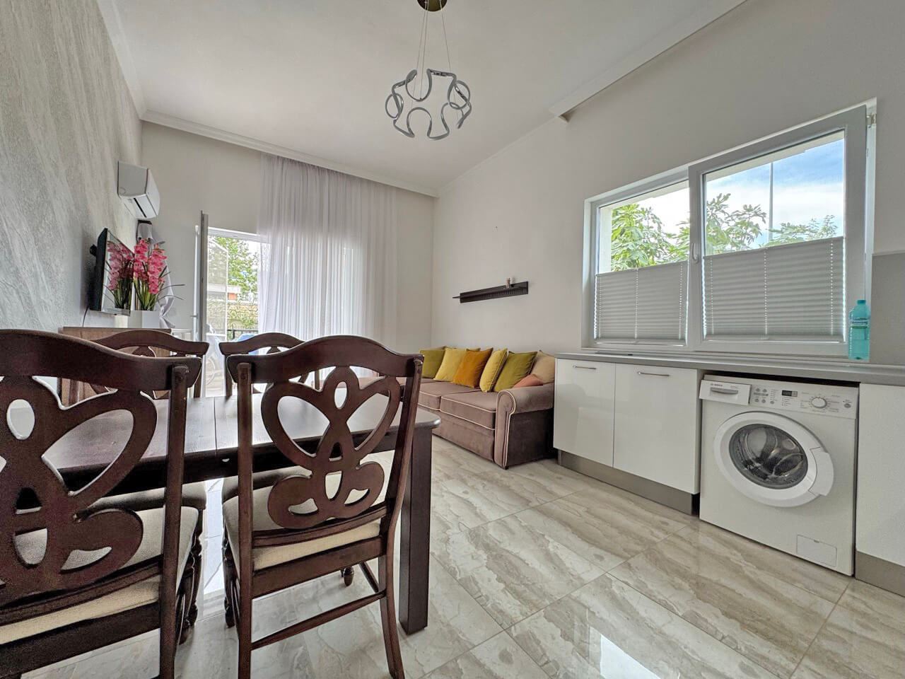 Przestronny apartament z jedną sypialnią, dużym tarasem i widokiem na basen w Słonecznym Brzegu