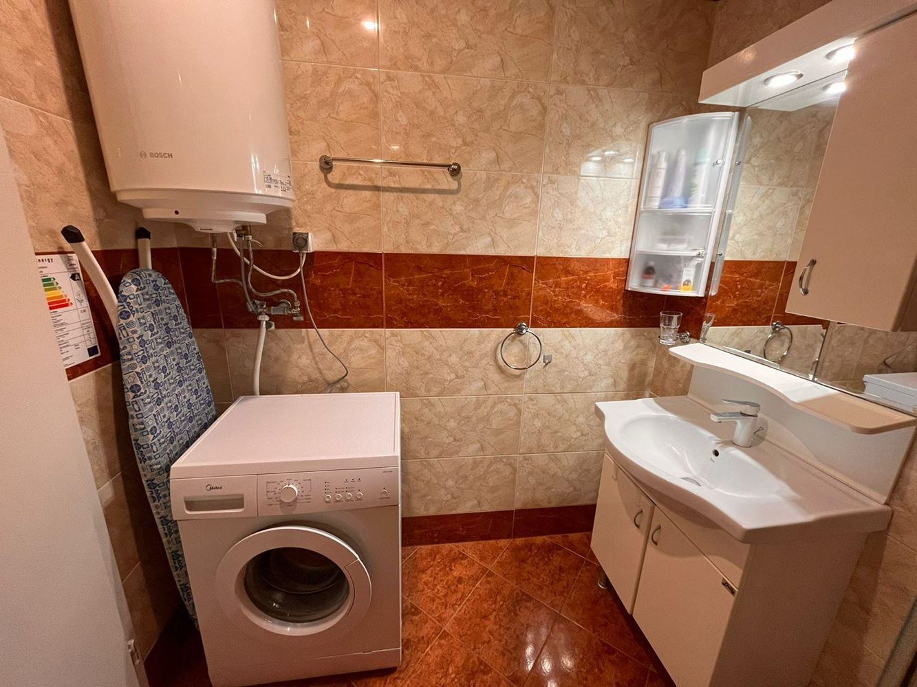 Dwupokojowe mieszkanie w Słonecznym Brzegu – komfort, spokój i zielone otoczenie w pięknym kompleksie