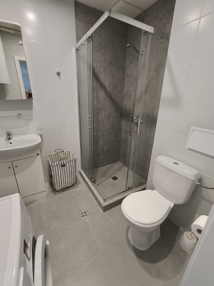 Luksusowy apartament z jedną sypialnią w pierwszej linii brzegowej w Świętym Własie