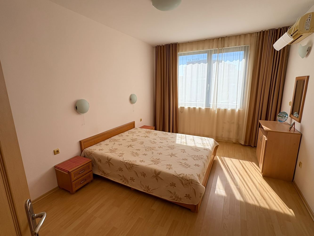 Apartament z jedną sypialnią w Słonecznym Brzegu – komfort w kompleksie z basenami i zjeżdżalniami wodnymi