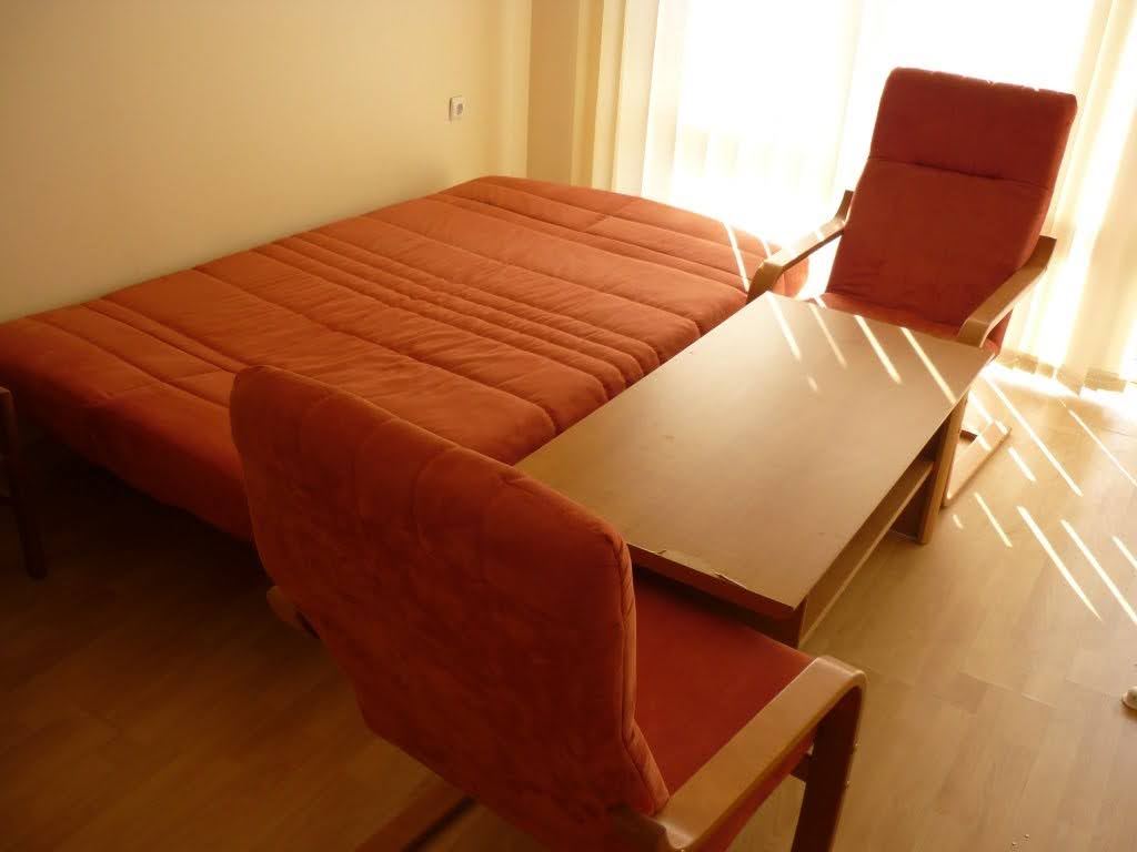  W pełni umeblowane mieszkanie z jedną sypialnią na pierwszej linii brzegowej z widokiem na morze w Elenite