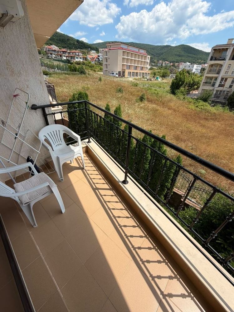 Stylowy apartament z jedną sypialnią z widokiem na morze w prestiżowym kompleksie w Świętym Własie – idealny na wypoczynek i inwestycję