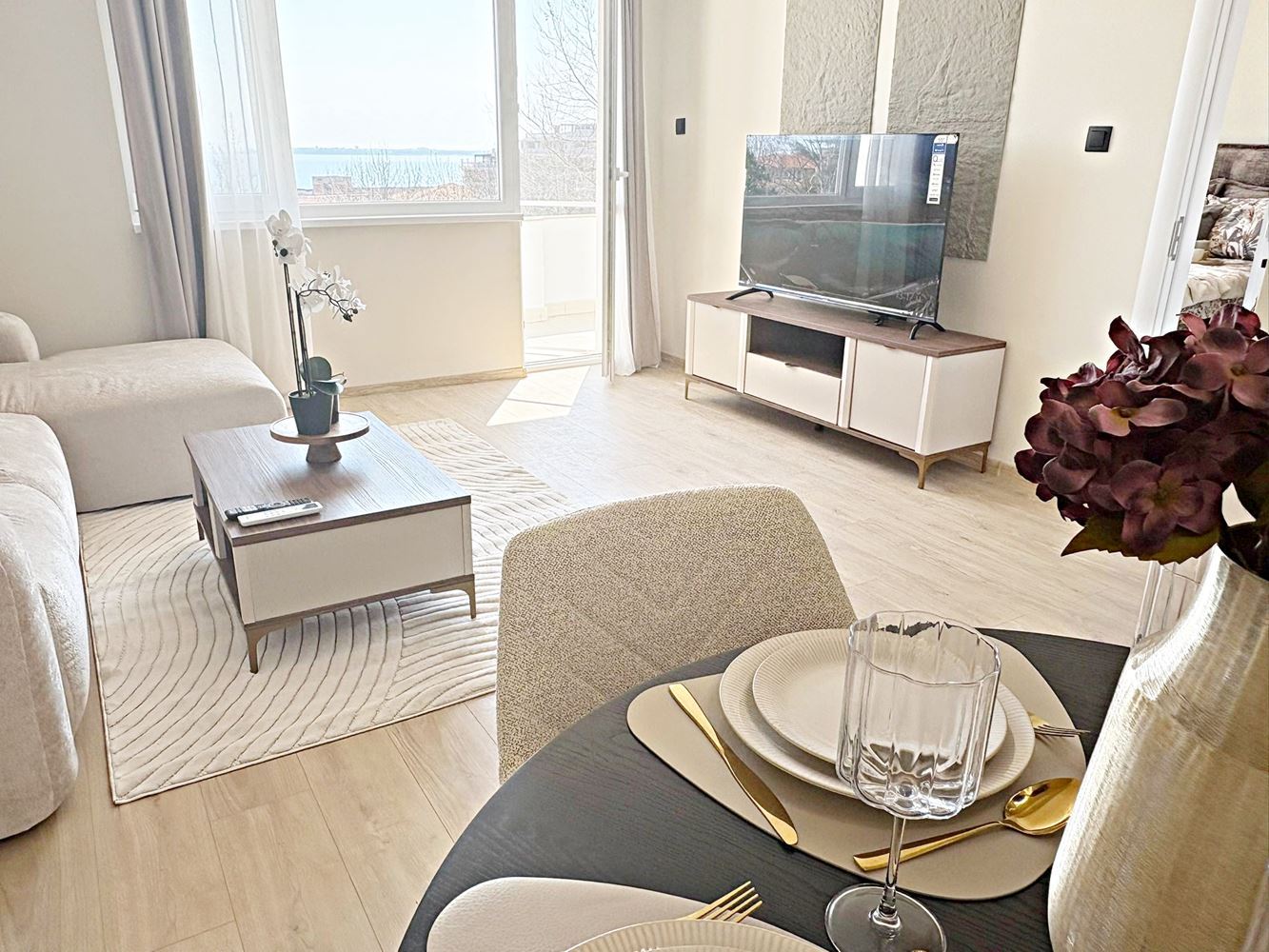 Dwa niezależne przestrzenie mieszkalne z widokiem na morze w centrum Świętego Własu – designerskie wnętrze i własne miejsce parkingowe