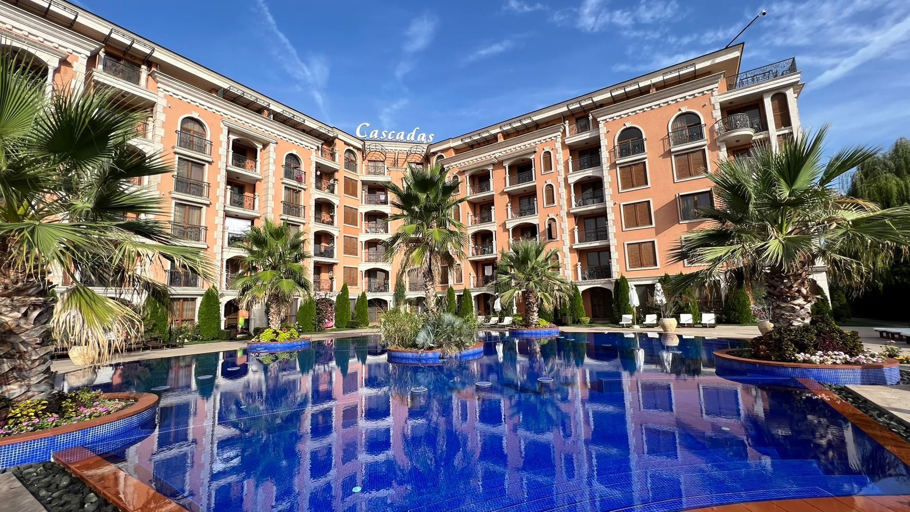 Dwupokojowy apartament z panoramicznym widokiem, o krok od morza w Rawdzie