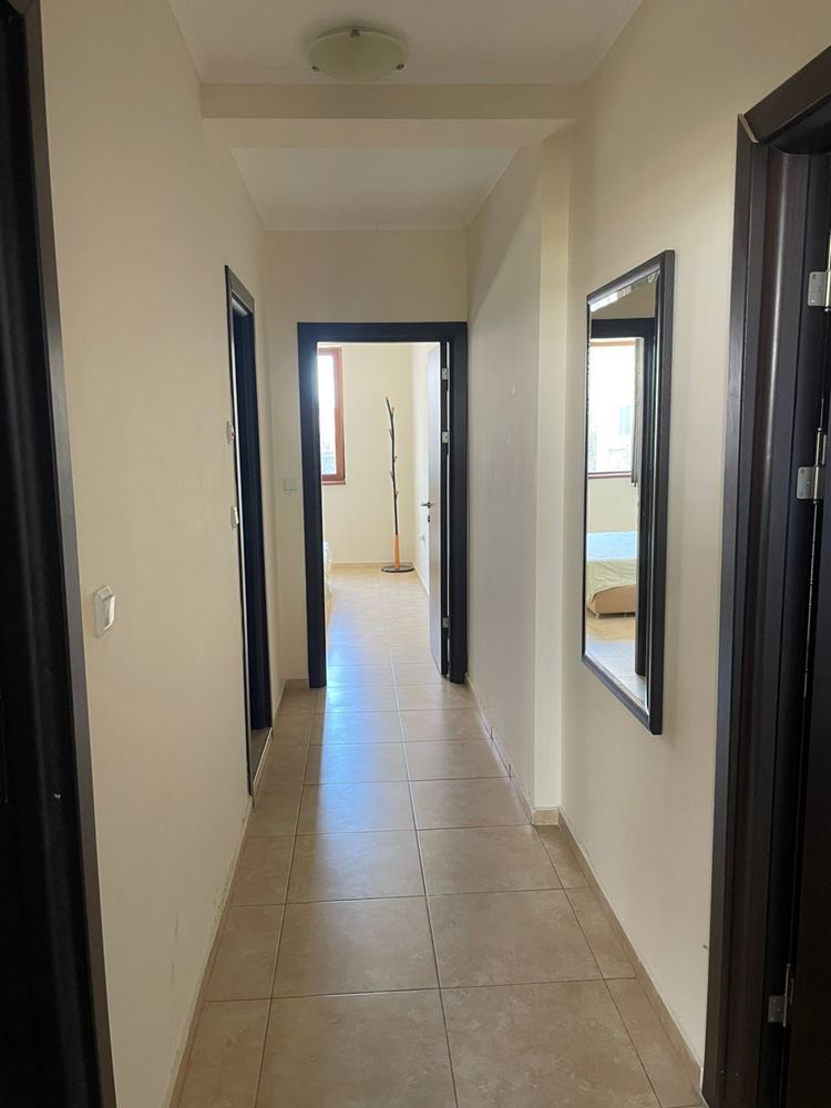 Stylowy trzypokojowy apartament na parterze z widokiem na basen – tylko 300 metrów od morza w Nesebyrze