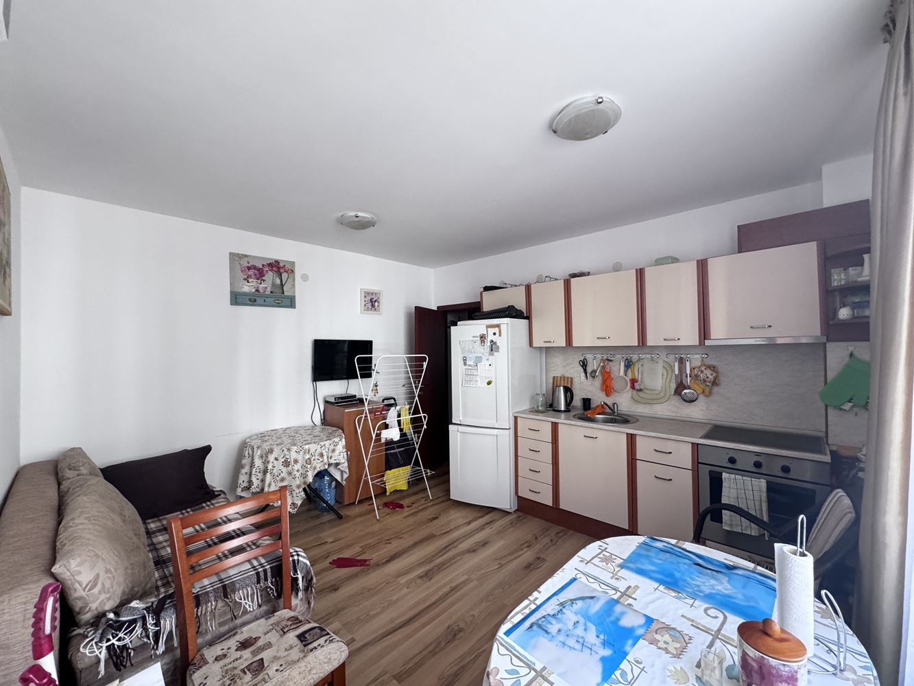 Mieszkanie dwupokojowe (z jedną sypialnią) z bezpośrednim dostępem do basenu w kompleksie „Viktorio“, Sveti Vlas – komfort i wakacyjny klimat