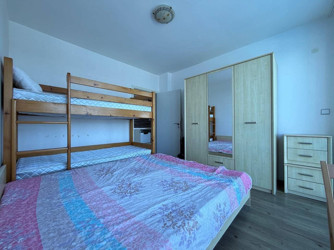 Apartament z jedną sypialnią na pierwszej linii brzegowej w Pomorie – panoramiczny widok na morze i basen