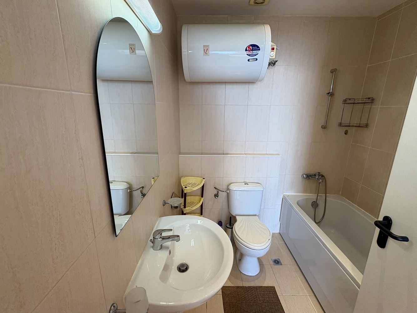 Apartament z jedną sypialnią w Słonecznym Brzegu – komfort w kompleksie z basenami i zjeżdżalniami wodnymi