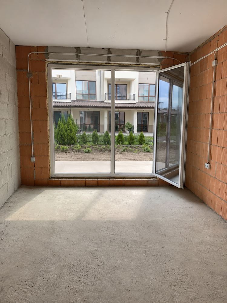Apartament z prywatnym ogródkiem 100 m od morza w Sarafowie – nowa inwestycja, przed Aktem 15