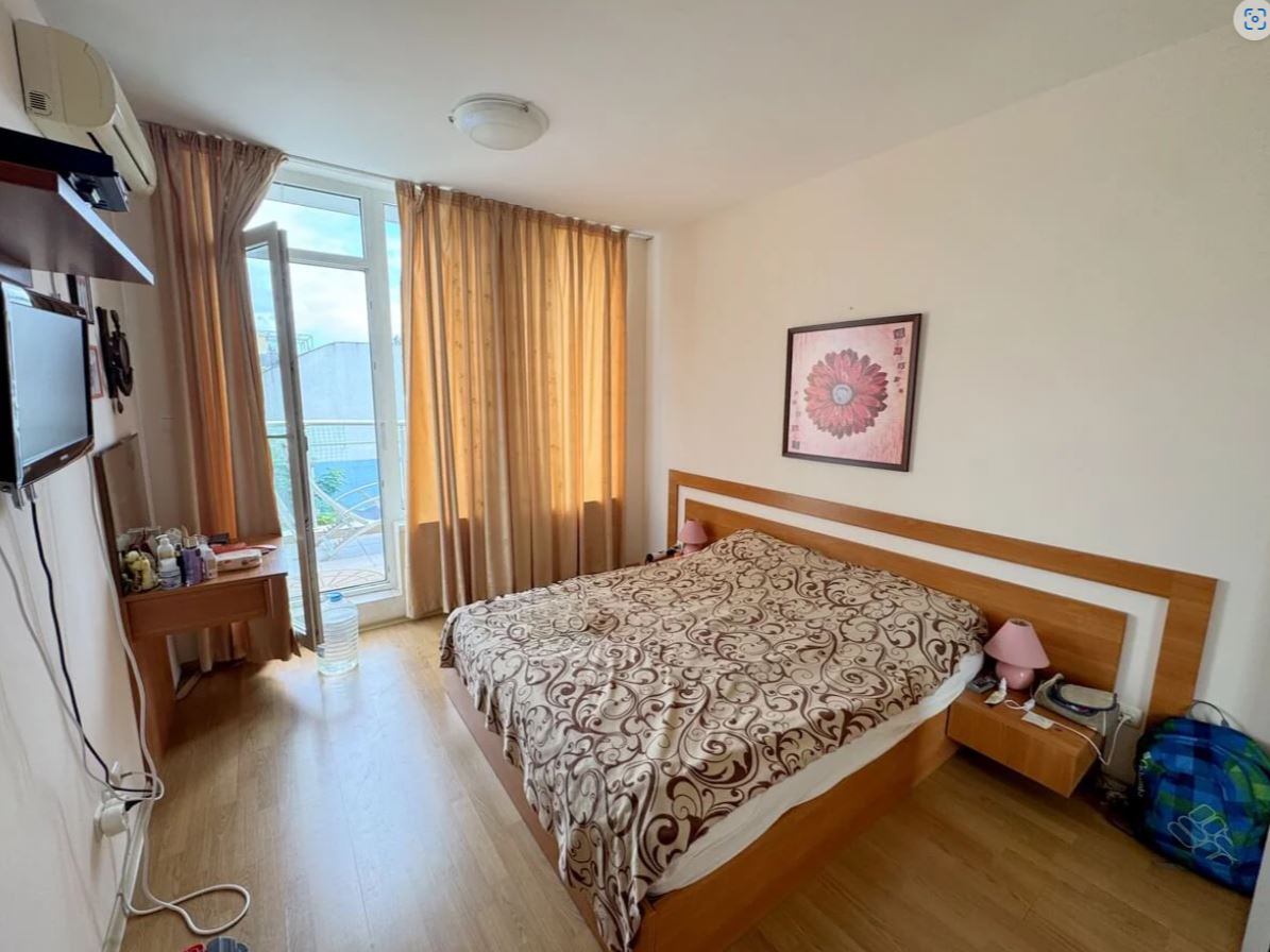 Apartament z dwiema sypialniami na pierwszej linii brzegowej w Rawdzie – panoramiczny widok na morze i prestiżowa lokalizacja