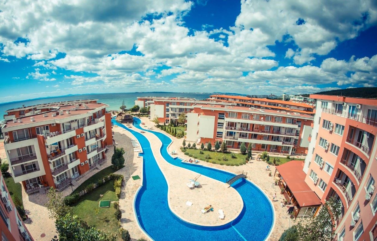 Studio na pierwszej linii w kompleksie w Elenite – morze, góry i komfort wakacyjny w jednym