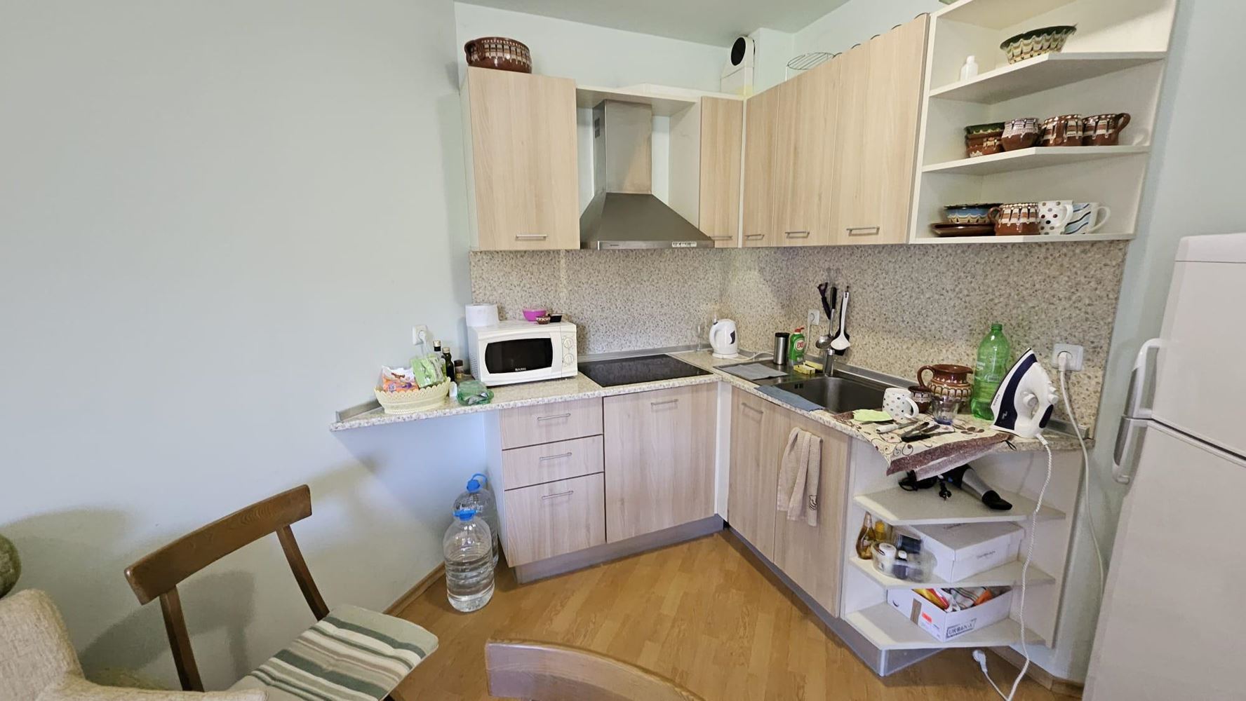 Morska panorama i komfort zaledwie 100 metrów od plaży! Umeblowany apartament z jedną sypialnią w kompleksie w Białej