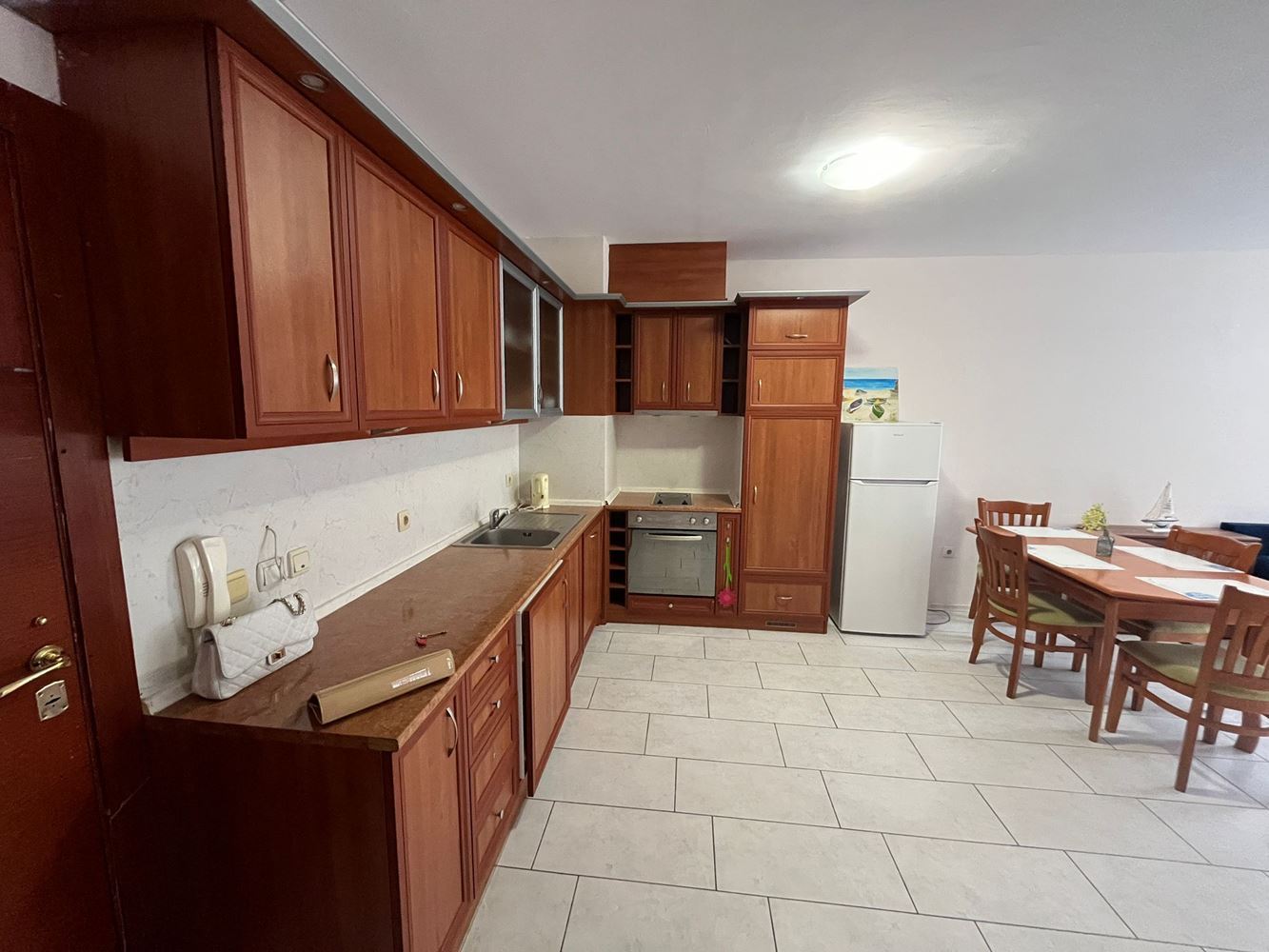 Doskonały apartament z jedną sypialnią w sercu Nesebyru z dużym tarasem i pięknym widokiem