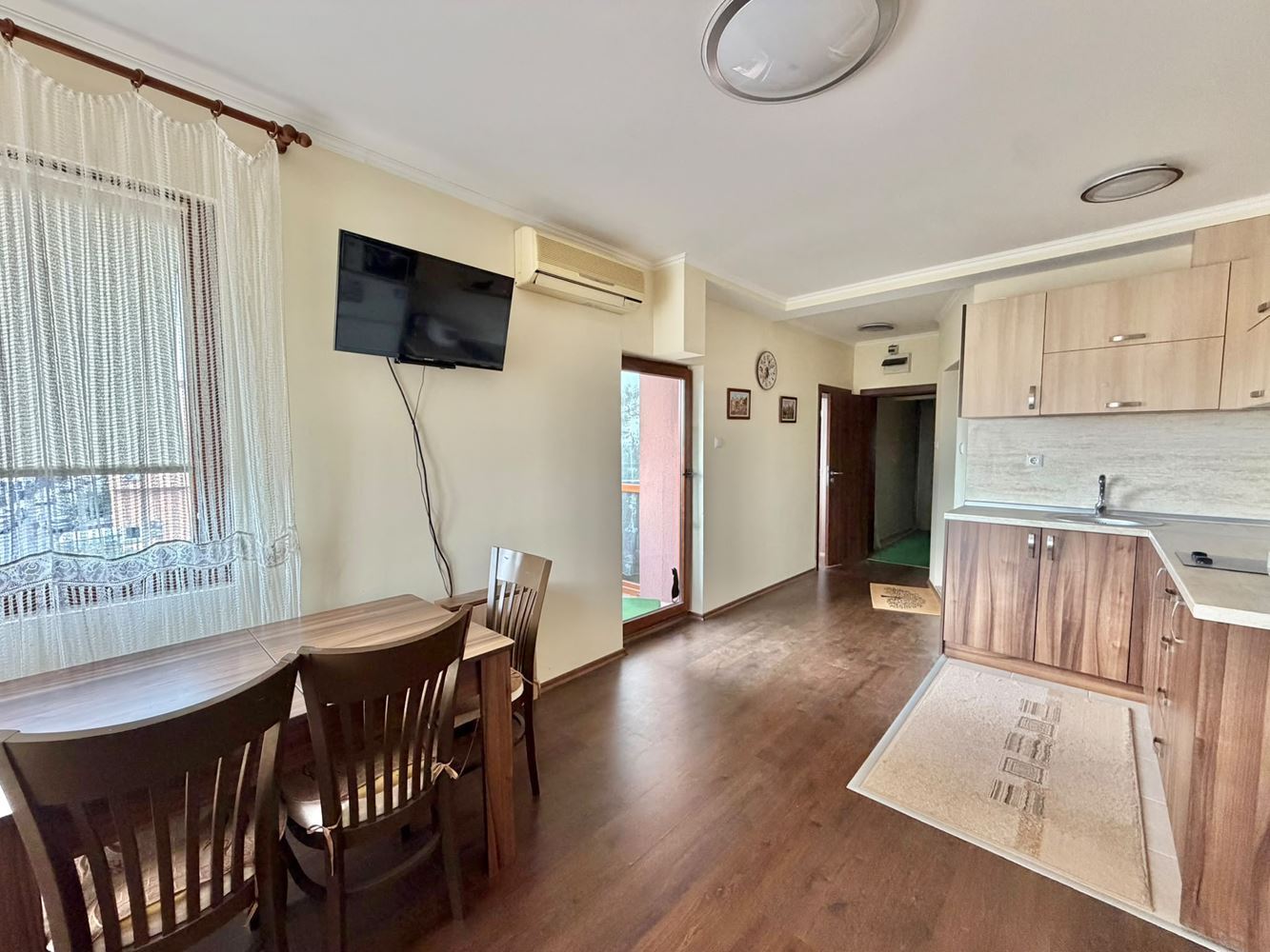 Apartament z jedną sypialnią z widokiem na morze i niską opłatą za utrzymanie w Rawdzie