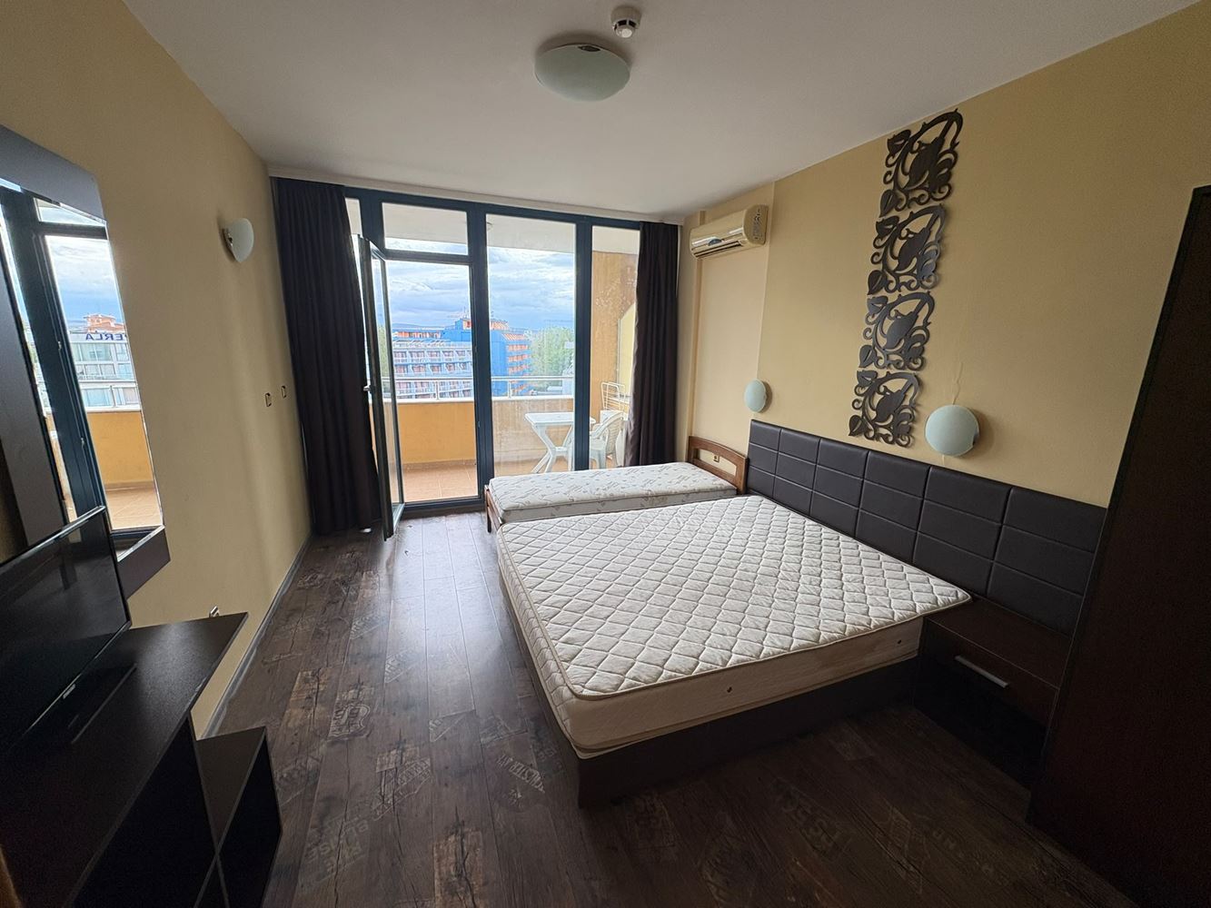 Apartament z dwiema sypialniami w Słonecznym Brzegu – przestrzeń, udogodnienia i rozrywka w kompleksie wakacyjnym