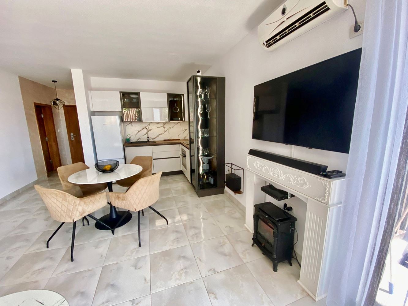 Luksusowy apartament z dwiema sypialniami na pierwszej linii brzegowej w strefie VIP w Sweti Własie