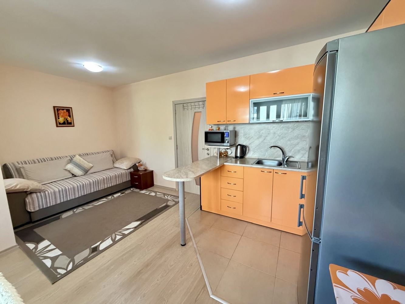 Sarafovo – przestronny apartament z jedną sypialnią, Aktem 16, minimalną opłatą za utrzymanie i pełnym umeblowaniem