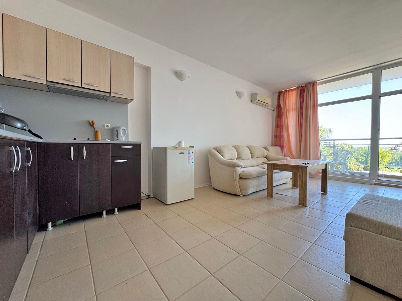 Słoneczny i przestronny apartament z jedną sypialnią i widokiem na morze w Słonecznym Brzegu