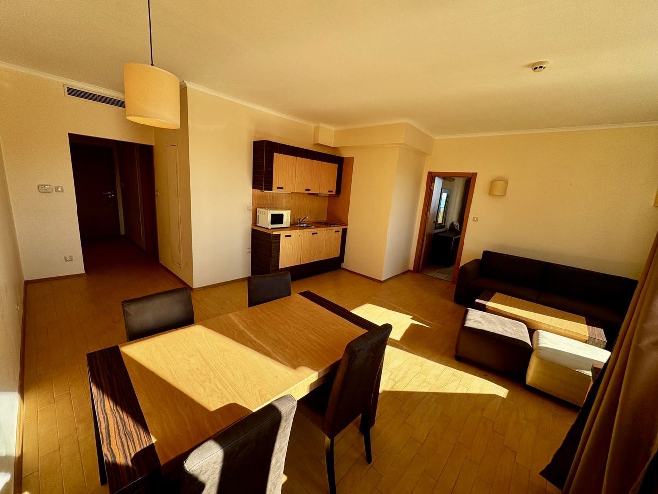 Przestronny apartament z jedną sypialnią, dużym tarasem i panoramicznym widokiem na morze