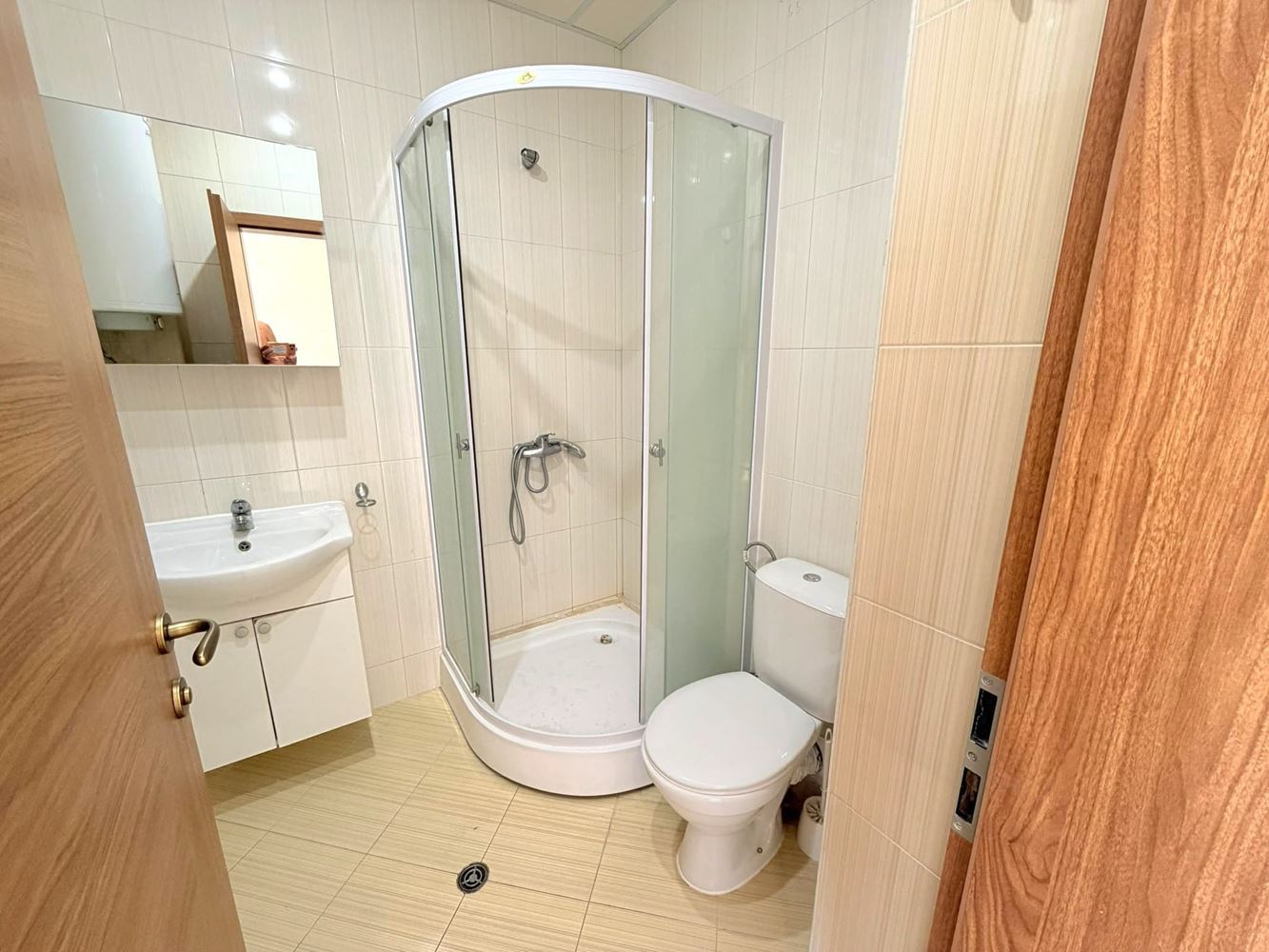Jasny i ciepły apartament z jedną sypialnią w pobliżu Aquaparku w Słonecznym Brzegu – doskonała inwestycja na wynajem