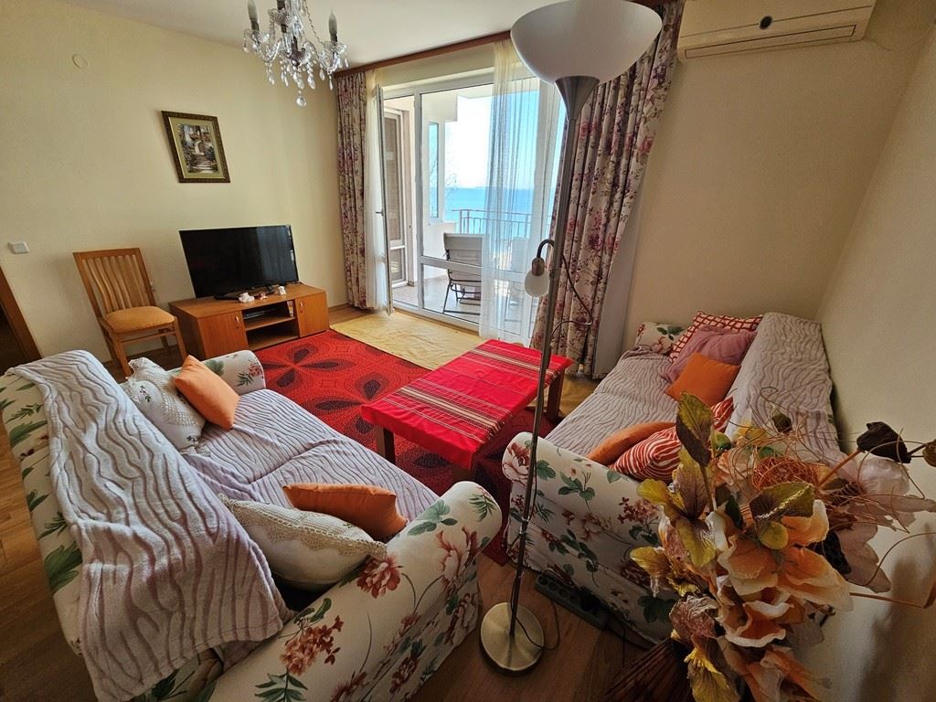 Sveti Vlas, pierwsza linia morza – panoramiczne mieszkanie z jedną sypialnią z widokiem na morze z każdego pokoju