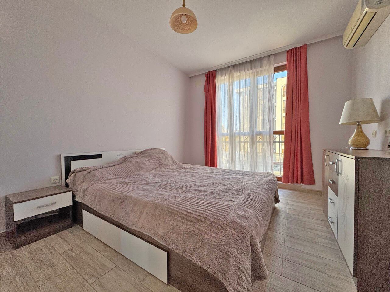 Apartament z dwiema sypialniami i widokiem na park w Słonecznym Brzegu – komfort i doskonałe udogodnienia